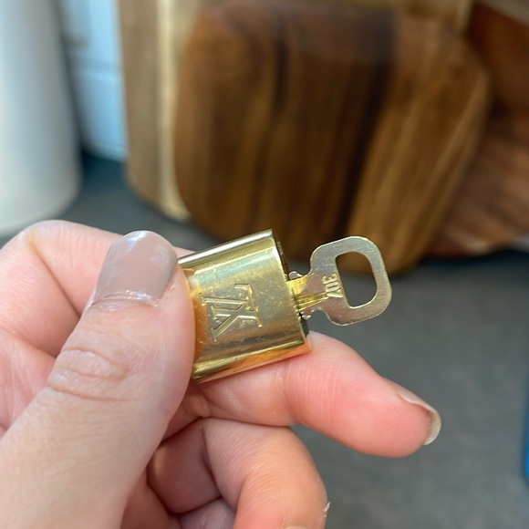 Louis Vuitton Lock and Key #307 - Picture 4 of 4